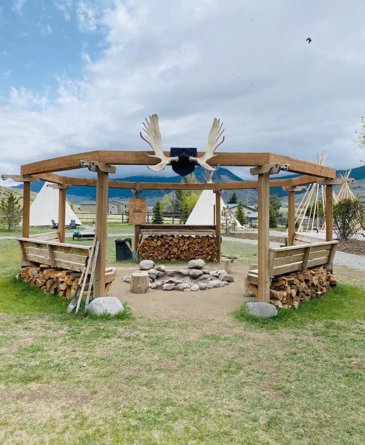 Dreamcatcher Tipi Hotel ガーディナー エクステリア 写真