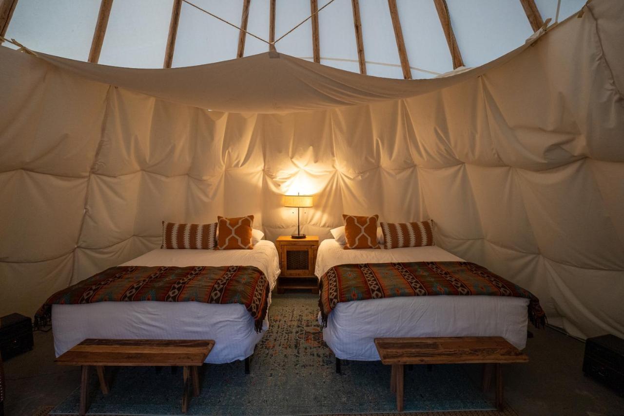 Dreamcatcher Tipi Hotel ガーディナー エクステリア 写真