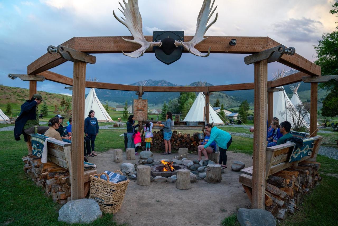 Dreamcatcher Tipi Hotel ガーディナー エクステリア 写真