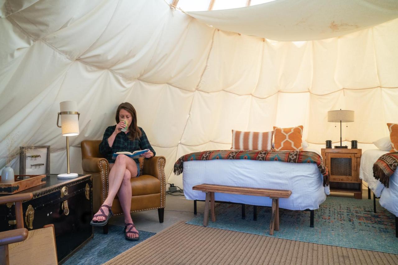 Dreamcatcher Tipi Hotel ガーディナー エクステリア 写真