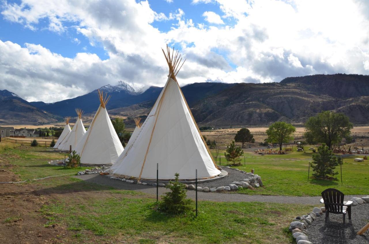 Dreamcatcher Tipi Hotel ガーディナー エクステリア 写真